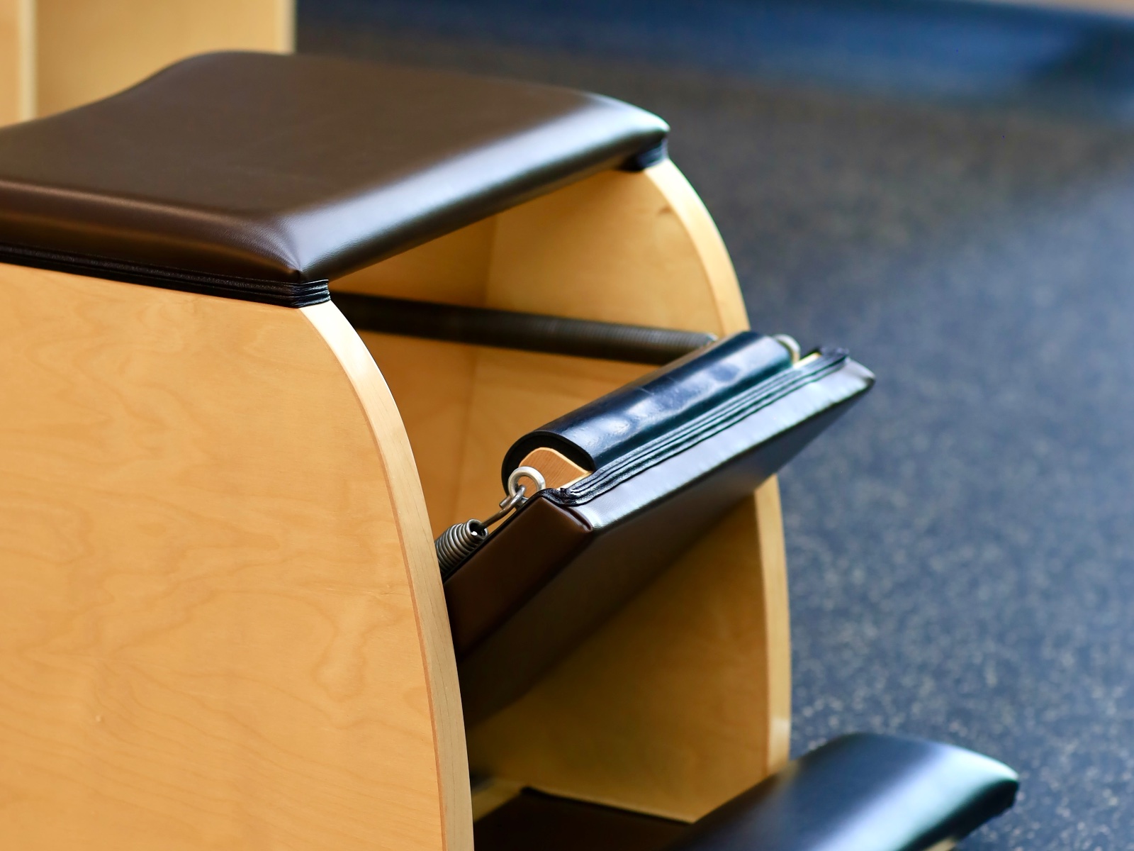 Gratz Wunda Chair — compact apparatus for control and balance