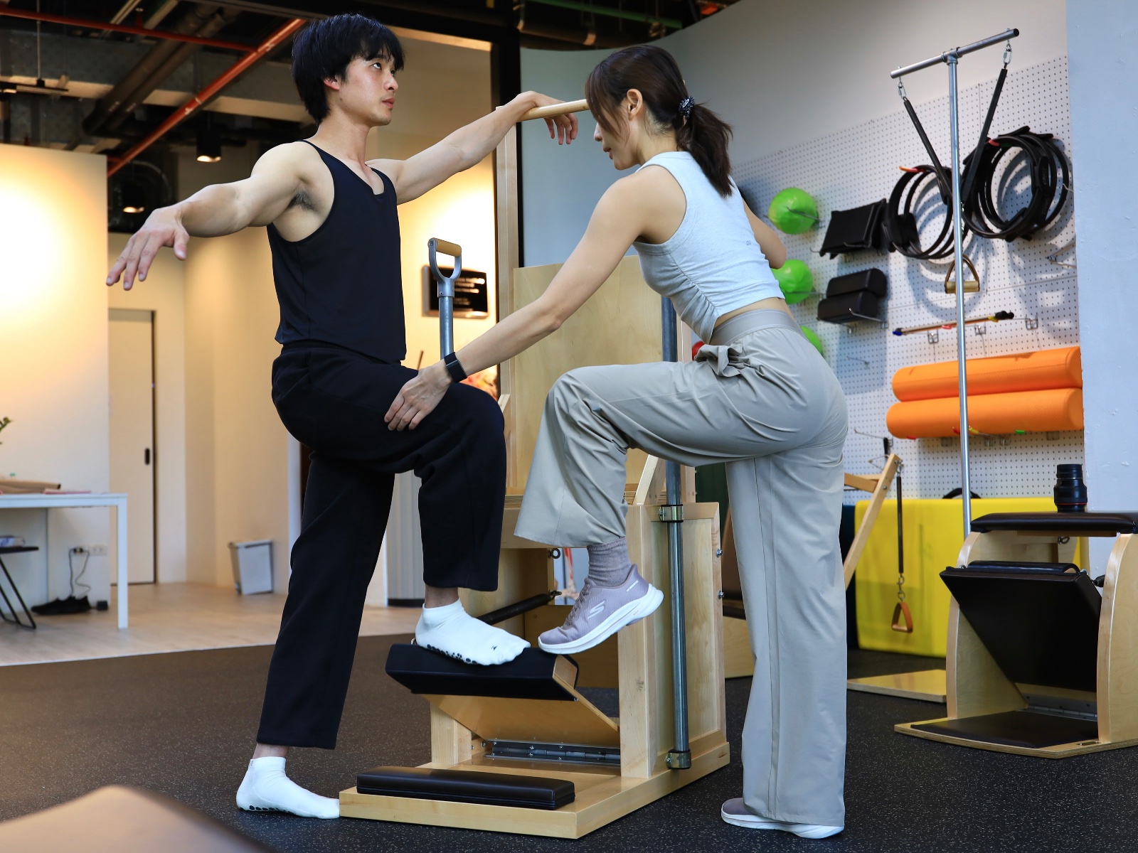 Gratz Electric Chair — stability-focused apparatus